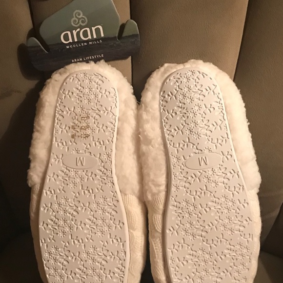 NWT. Aran Unisex Slippers - Picture 4 of 8